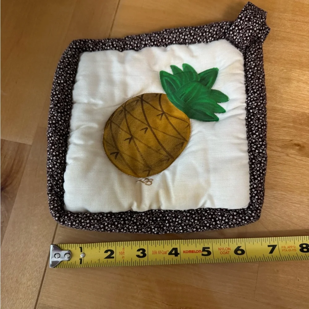 Hand-Painted Pineapple Pot Holder - Green & Gold